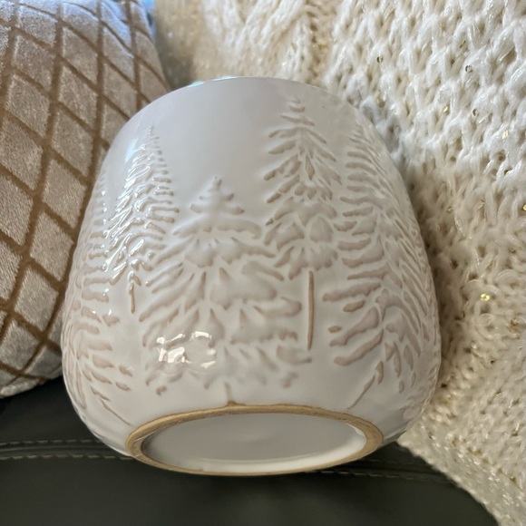 Pretty WHITE Ceramic SNOWY EVERGREEN TREES Candle Holder PLANTER Container - Picture 10 of 12